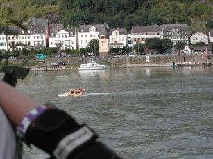 816_Aug_03_einamphibienjeepimstrom.jpg