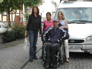 020805111734_826vorgepaeckwagenundhotelinbacharach.jpg