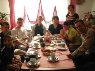 020808102750_923fruehstuckmitolgaundsinaundderenjungs.jpg