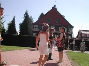 020815113213_1164nachdermessevorderkircheindalhunden.jpg